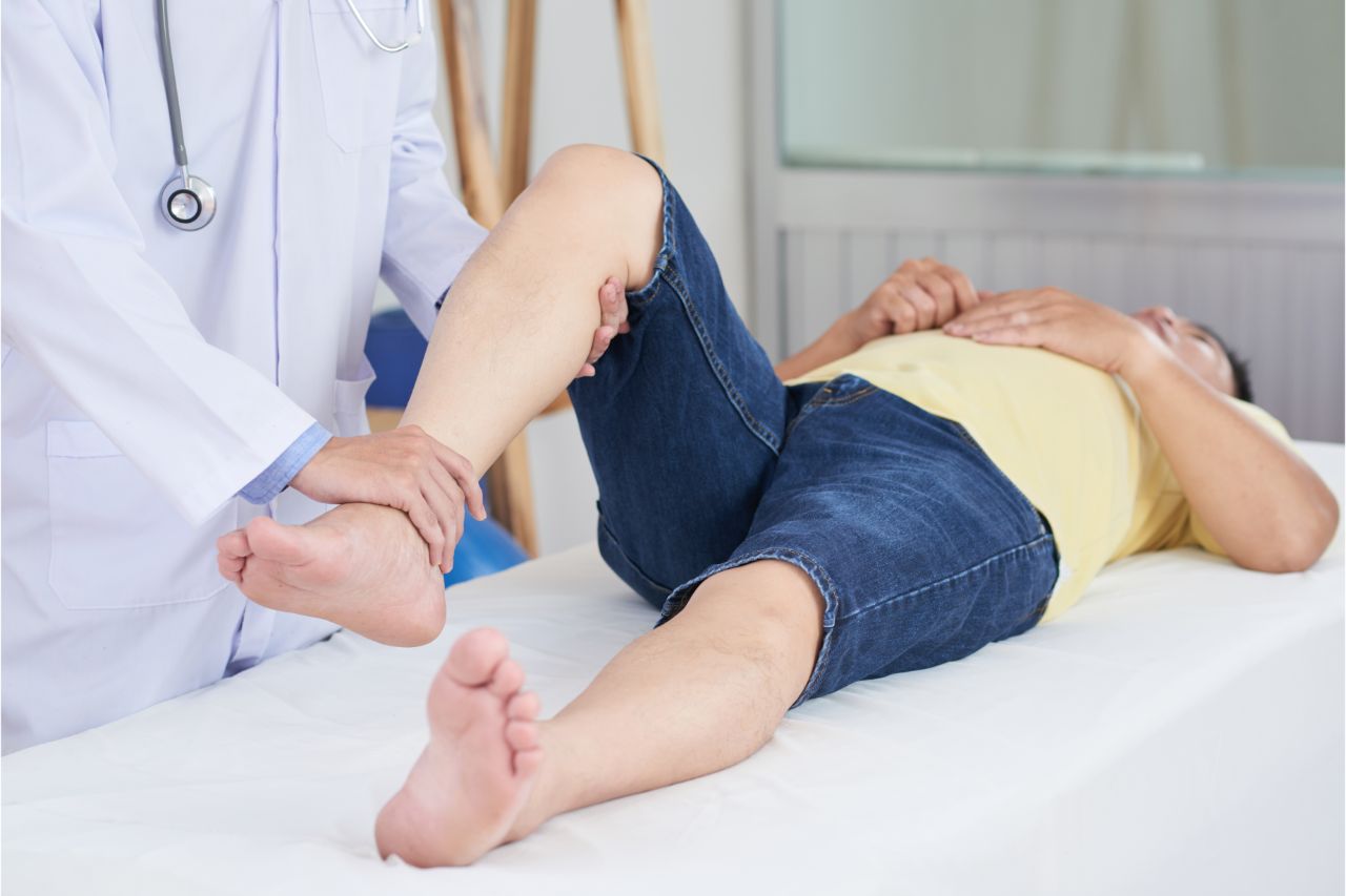 Chiropractic treatment on a man with Osteoarthritis